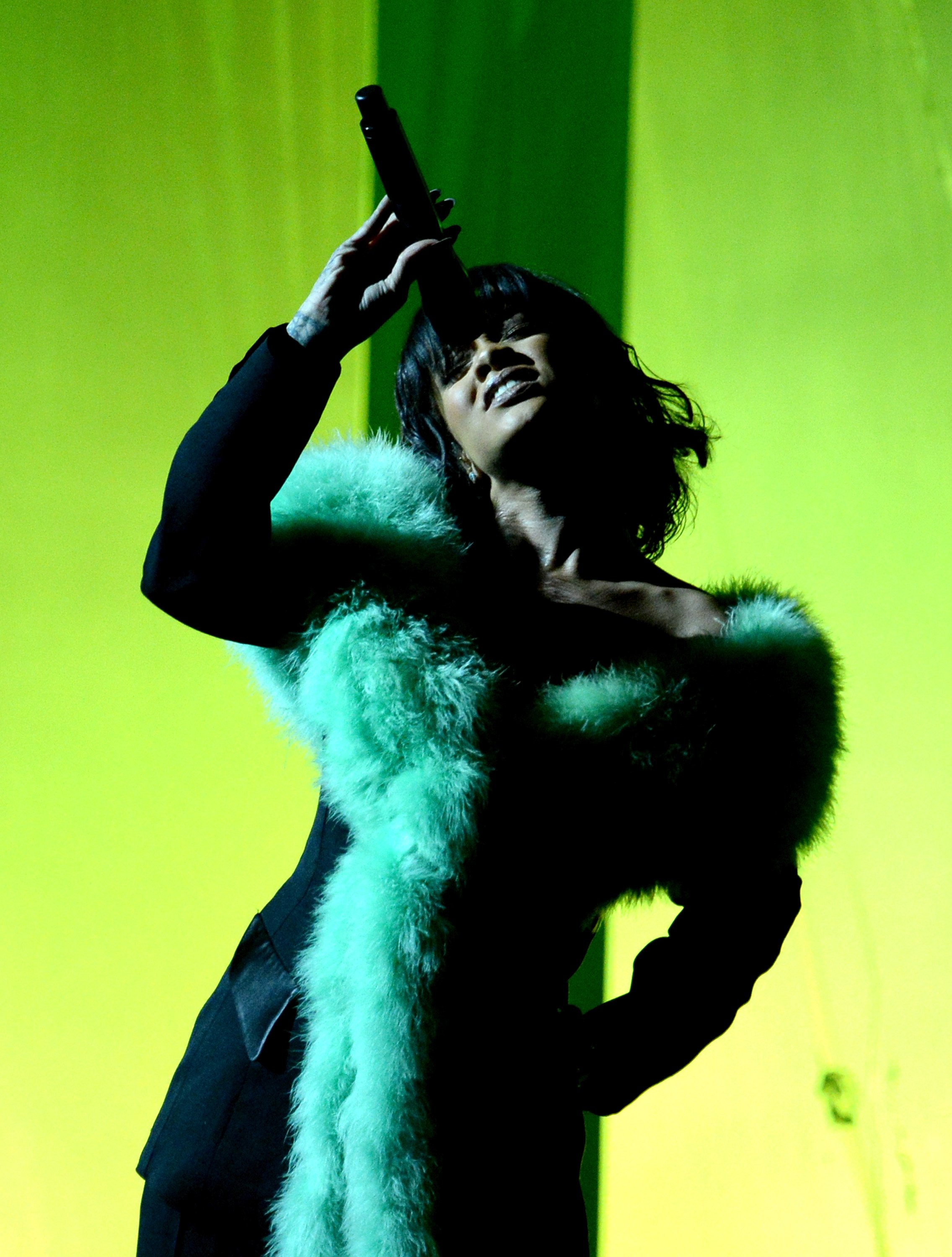 Rihanna faz a performance mais emocionante de sua carreira