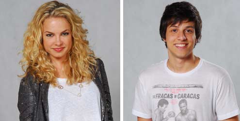 Rebelde: Roberta ajuda Tomás a se aproximar da mãe dele