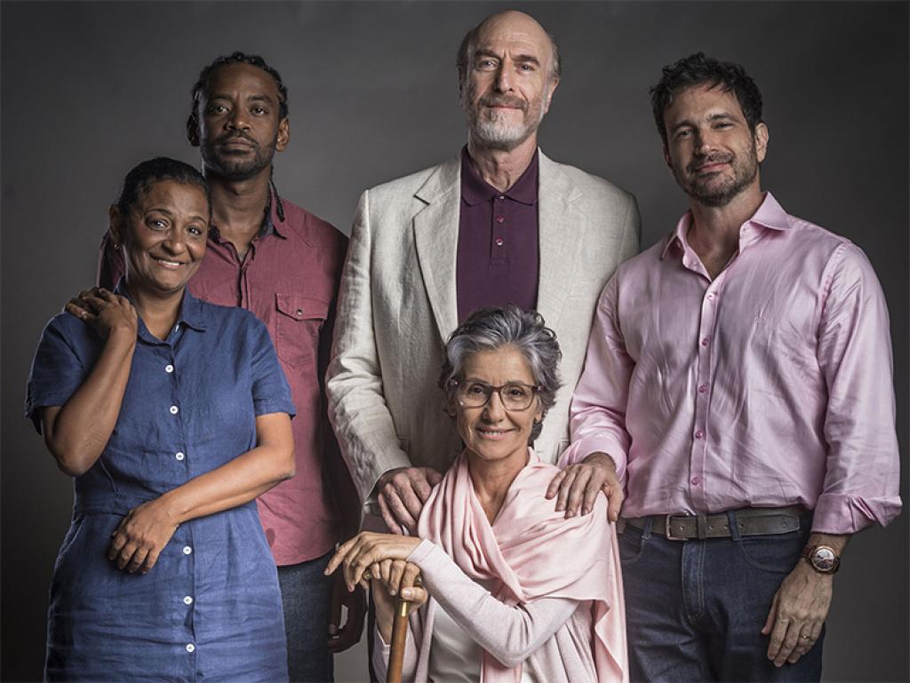 Roberval e sua fam&iacute;lia na primeira fase da novela Segundo Sol