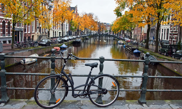 Vai para Amsterdã? Alugue uma bicicleta e siga o nosso roteiro
