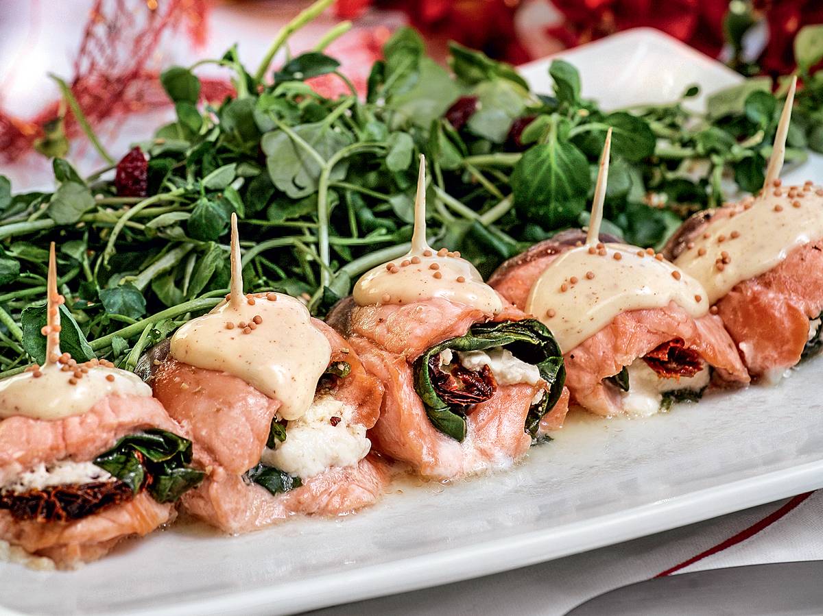 Ceia criativa: receita de rolinhos de salmão com vegetais