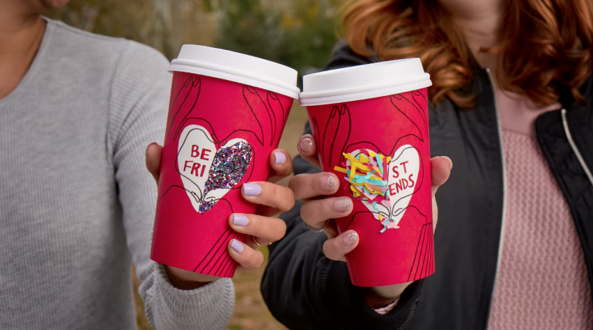 O novo copo de Natal da Starbucks vai derreter seu coração