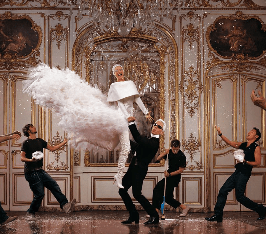 Personalidades da moda homenageiam Karl Lagerfeld nas redes sociais