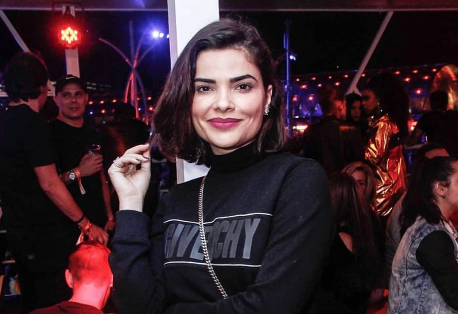 Vanessa Giácomo mudou e está com os cabelos superloiros para novo papel