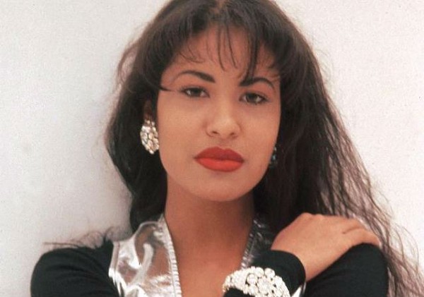 Série da Netflix sobre a cantora Selena Quintanilla ganha seu 1º teaser