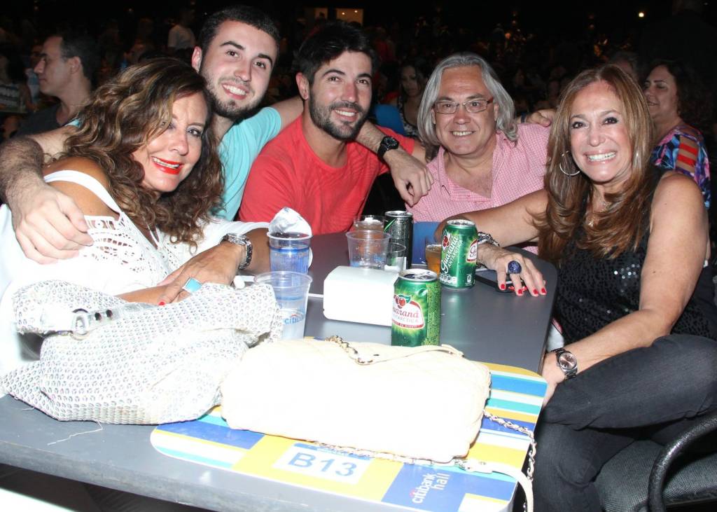 Susana Vieira e Sandro Pedroso curtem show de Lulu Santos