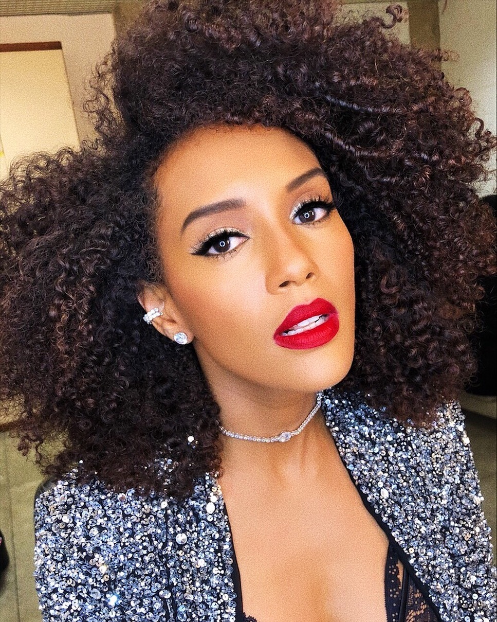 Isenta de imperfeições, Tais Araújo usa look arrasador na final do Popstar