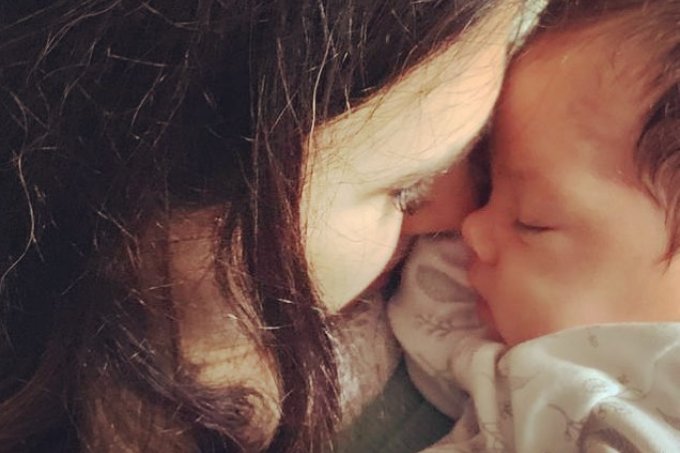 Tatá Werneck mostra detalhes da comemoração de 1 mês da filha