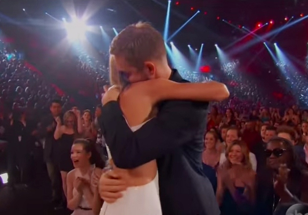 Taylor Swift e seus namorados: os romances famosos da cantora