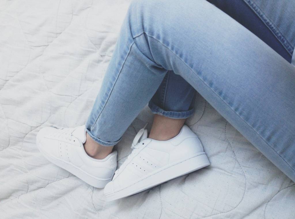 Seis dicas para limpar o tênis branco