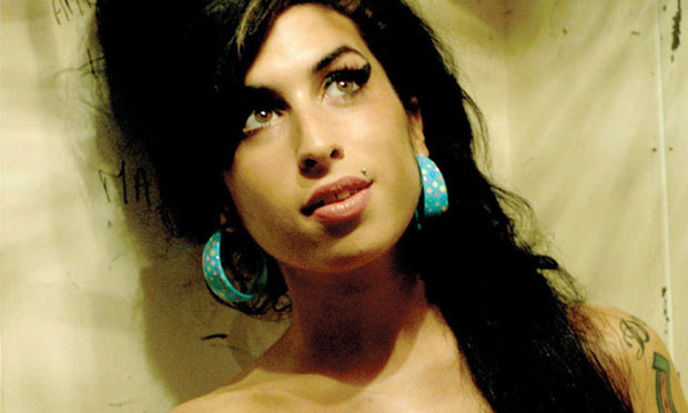 Amy Winehouse, forte, frágil e única, por Malu Mader