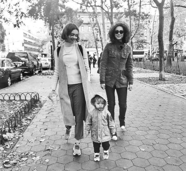 Thaila Ayala posta foto com Sophie Charlotte e Otto em Nova York