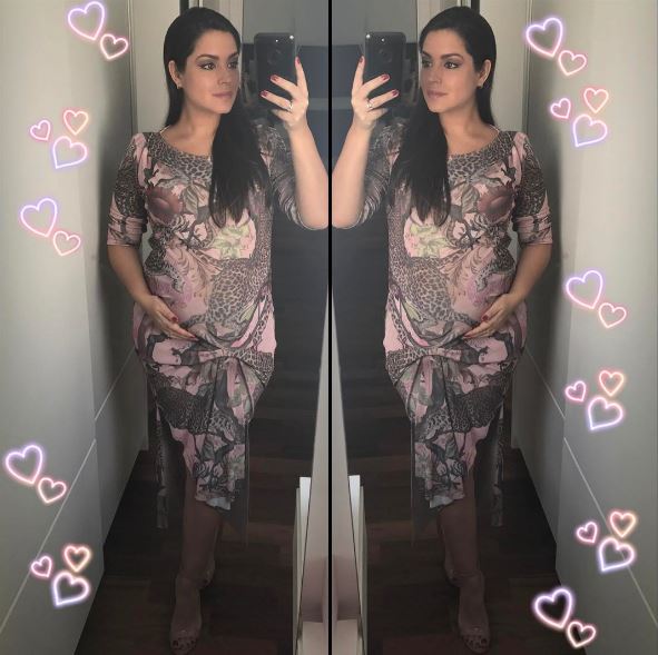 Muita estampa neste vestido TIG para deixar a barriga cada vez mais linda. 'A<span>paixonadinha e levemente apegada a esse dress', escreveu na legenda</span>