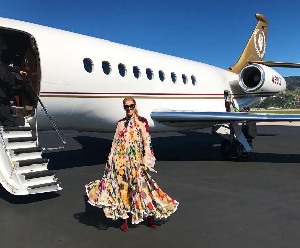 Diva, Céline Dion se revela uma fashionista real oficial