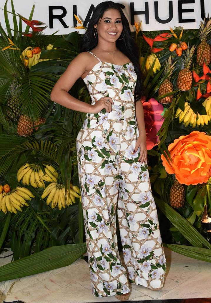 Famosas usando pe&ccedil;as da cole&ccedil;&atilde;o Isolda para Riachuelo