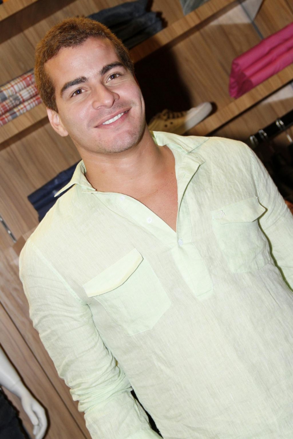 Louco por Elas: Thiago Martins será novo par romântico de Deborah Secco