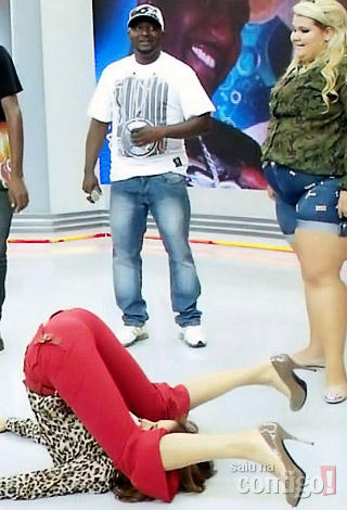 Ticiane Pinheiro dança Quadradinho de Oito no Programa da Tarde