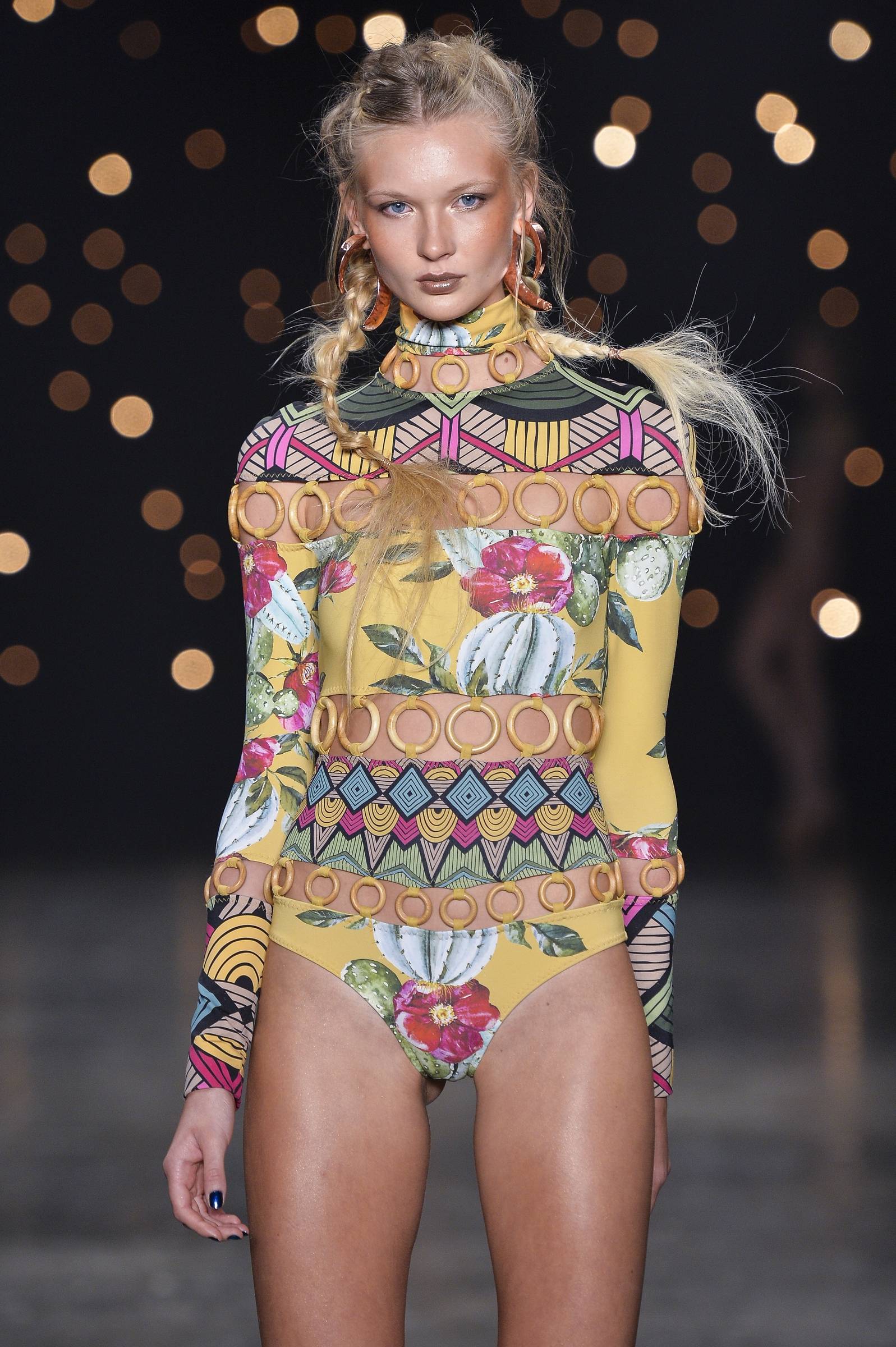 Z&eacute; Takahashi/FOTOSITE