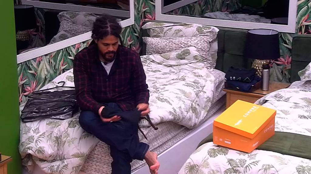 Viegas abandona festa do BBB18 por não curtir música