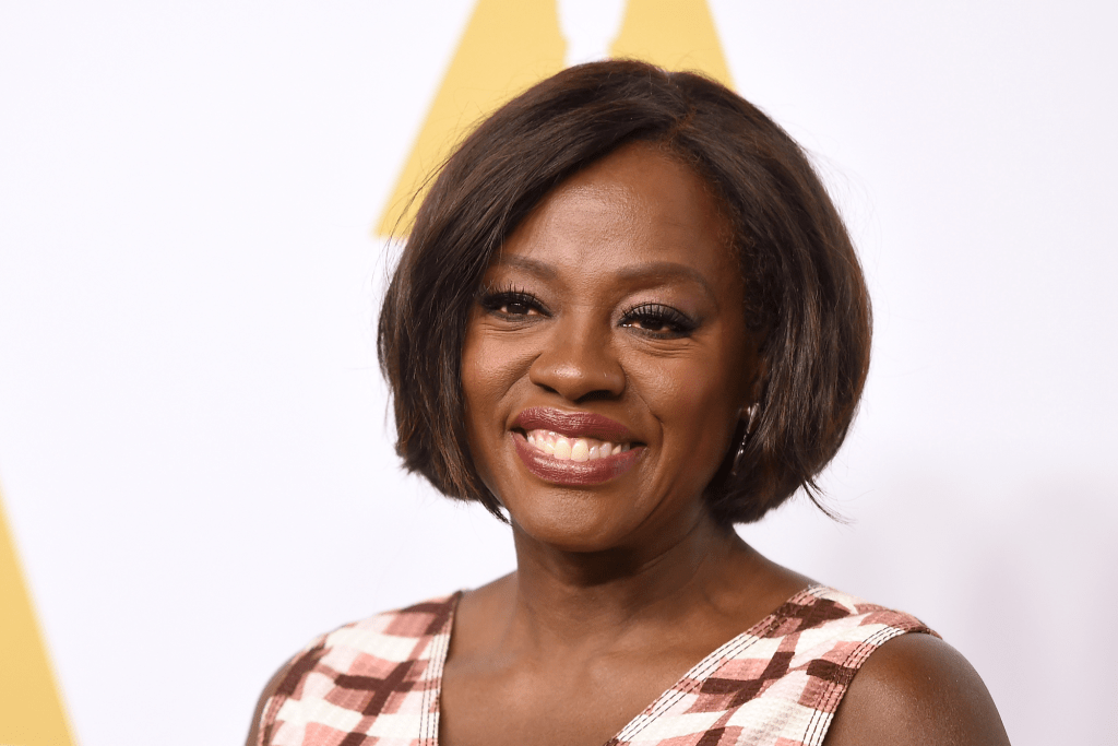 Viola Davis publica foto contra Bolsonaro e artistas brasileiras comentam