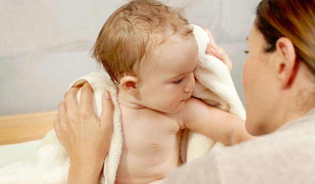 8 cuidados com a pele do bebê no frio que valem para toda a família