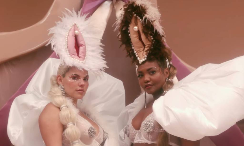 Esse clipe é simplesmente perfeito para chamar o (ou a) crush para transar