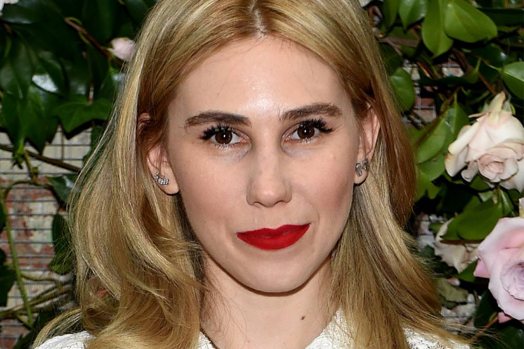 A atriz Zosia Mamet se casou de PRETO e o vestido é incrível
