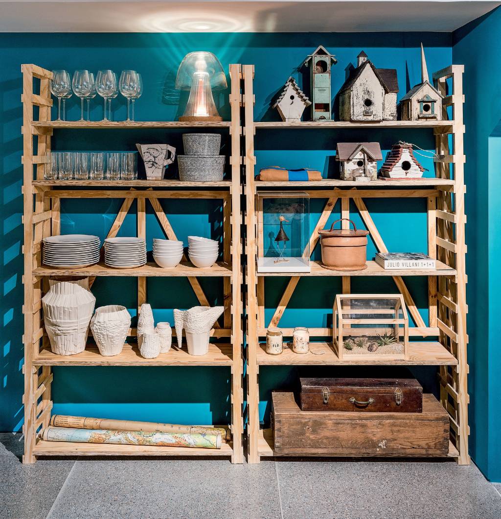 5 estantes charmosas para organizar o ambiente