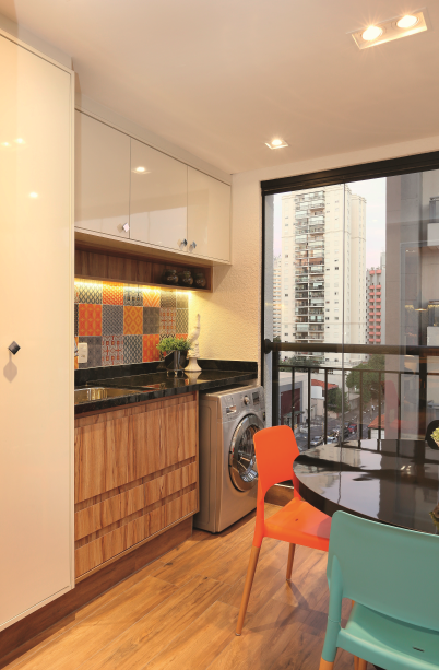 A graciosa varandinha também funciona como área de serviço, com tanque e lava e seca. Projeto da <span>arquiteta Suellen Volpert.</span> A graciosa varandinha também funciona como área de serviço, com tanque e lava e seca. Projeto da <span>arquiteta Suellen Volpert.</span>