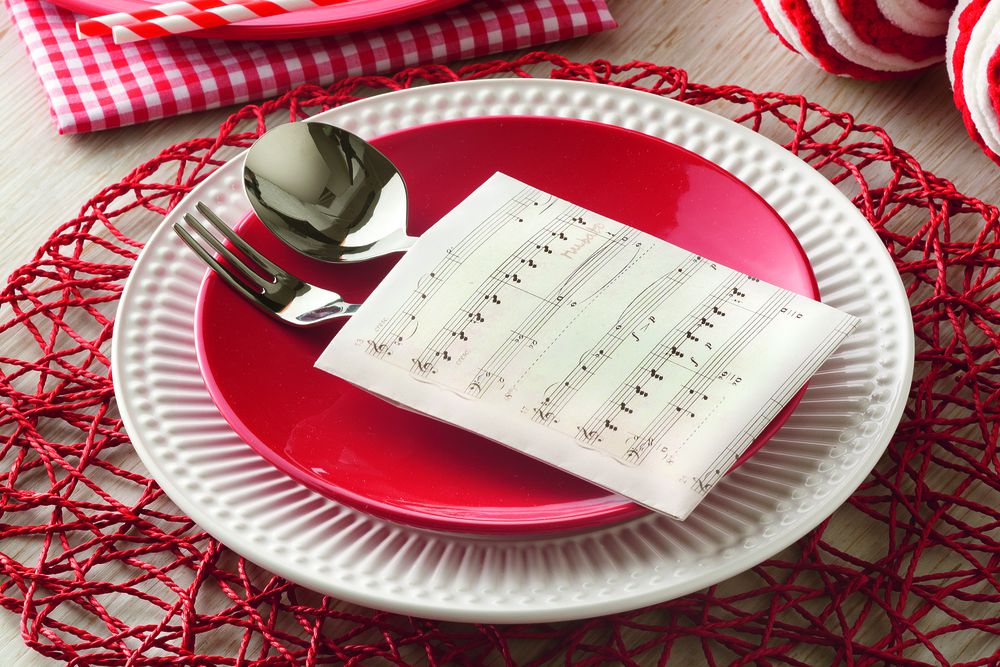 arranjo-de-mesa-com-porta-talher-partitura