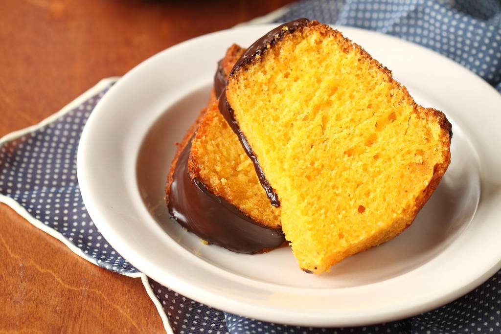 Bolo de cenoura com calda de chocolate sem erro