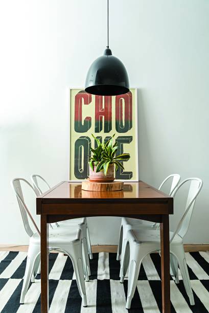 Sala de estar e jantar da blogueira, Vivi Visentin, do blog Decorviva, projetado e decorado por ela, para a mat&eacute;ria "Em casa com as blogueiras", da revista Minha Casa.