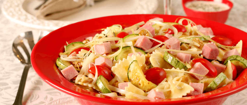 Farfalle com Tender Bolinha Seara, vegetais e nozes