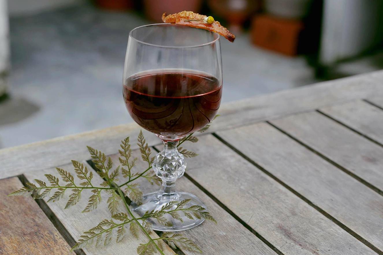 Impetus (drink de uísque com arroz negro, café e bacon)