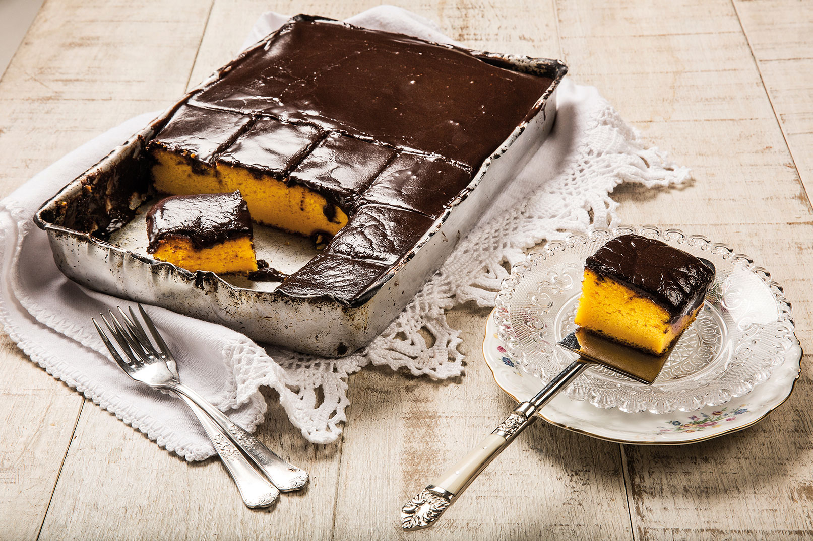 Receita de bolo de cenoura com cobertura de chocolate