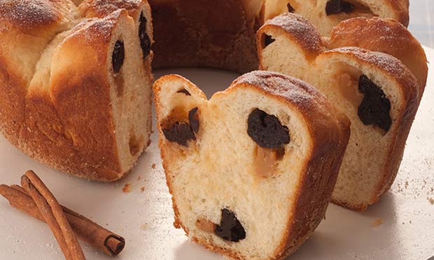 Pão com ameixa e doce de leite