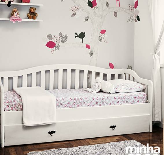 Quarto de menina delicado e organizado