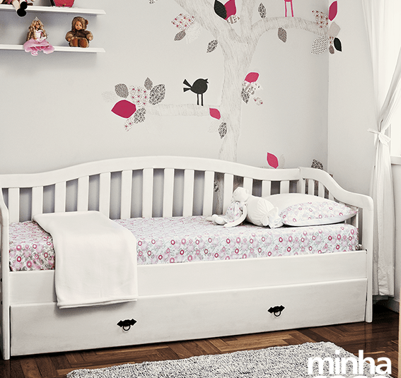 Quarto de menina delicado e organizado