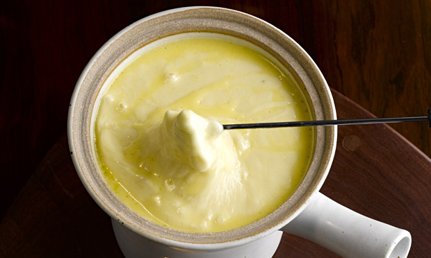 receita-fondue-queijo-emmenthal-gruyere Fondue cremoso de queijo