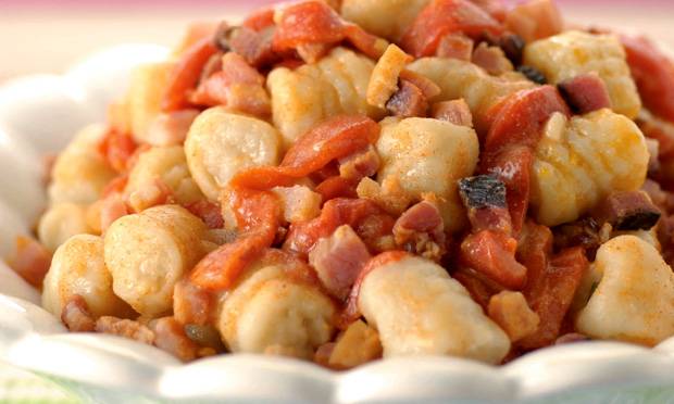 Nhoque com pimentão e bacon