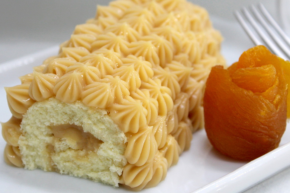 Rocambole com doce de leite e damasco (zero açúcar)
