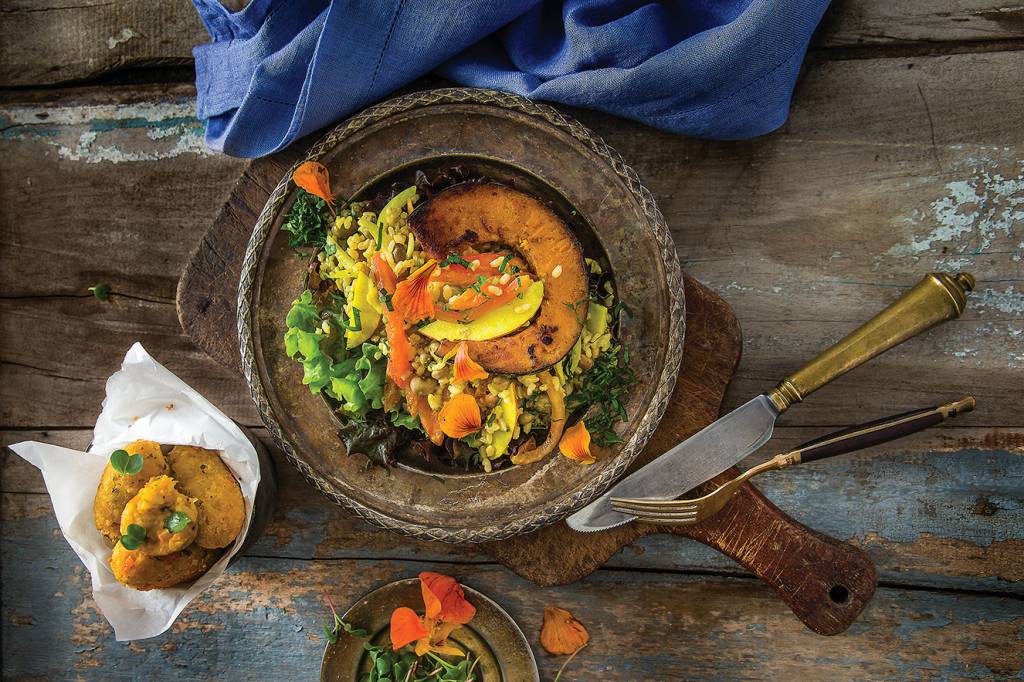 8 receitas de salada com grãos para uma refeição reforçada