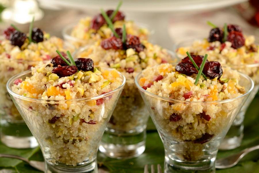 Salada de quinoa com legumes