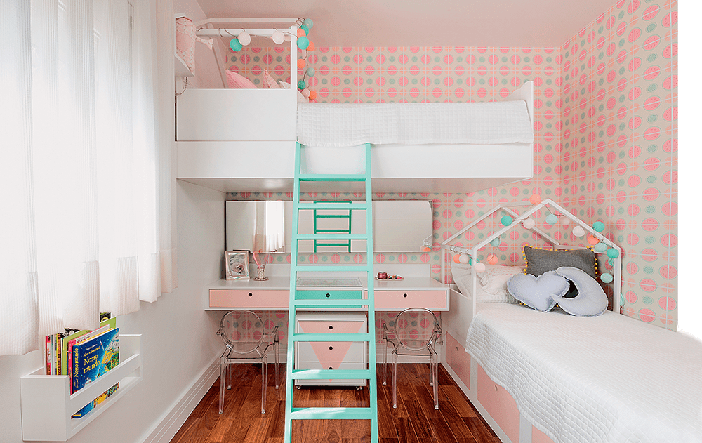 Quarto de criança: projeto tem cama suspensa e canto de estudo