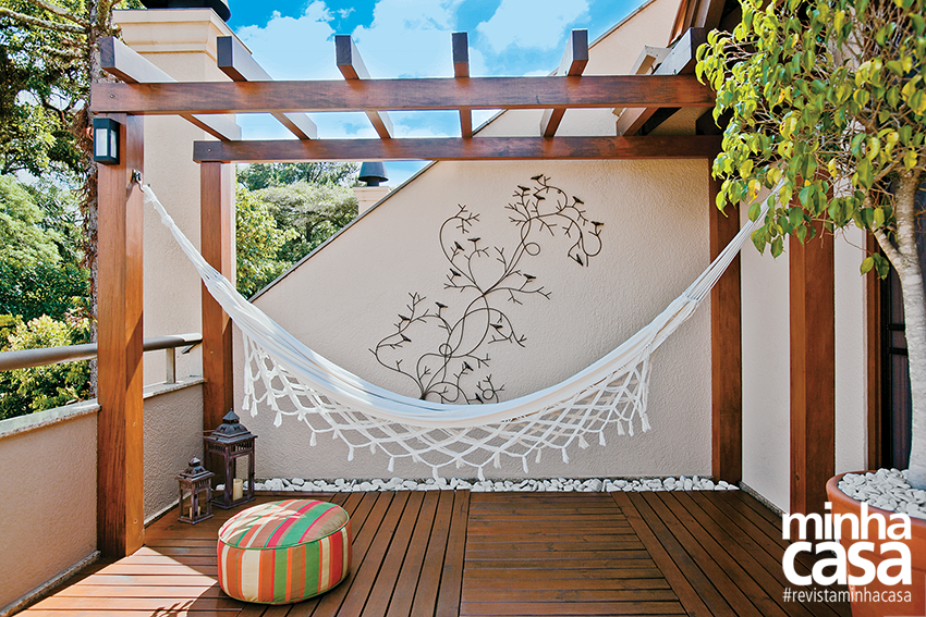 Varanda com pergolado é um verdadeiro oásis