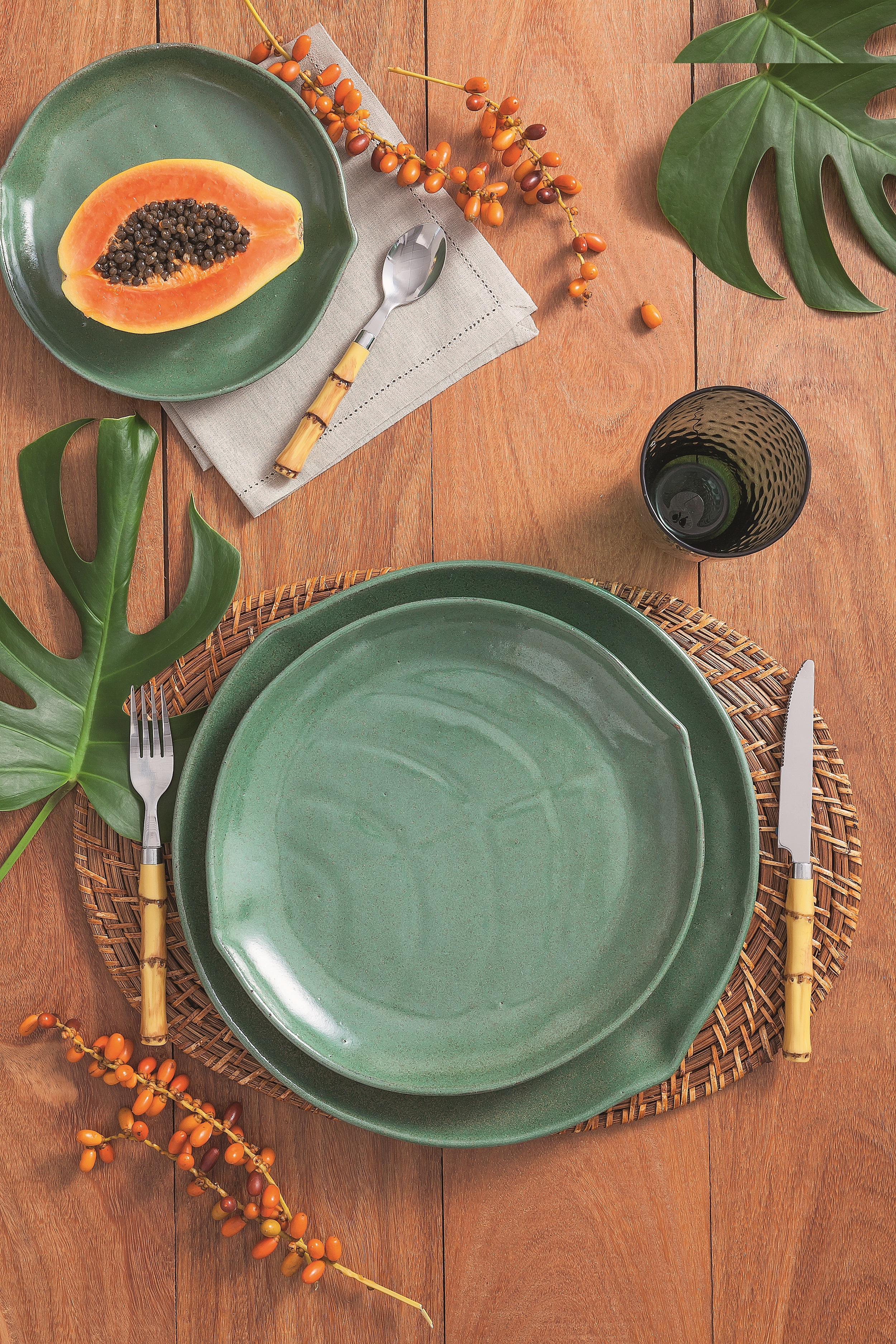 tropical-mesa-posta-seis-estilos-charmosos-de-combinar-as-loucas