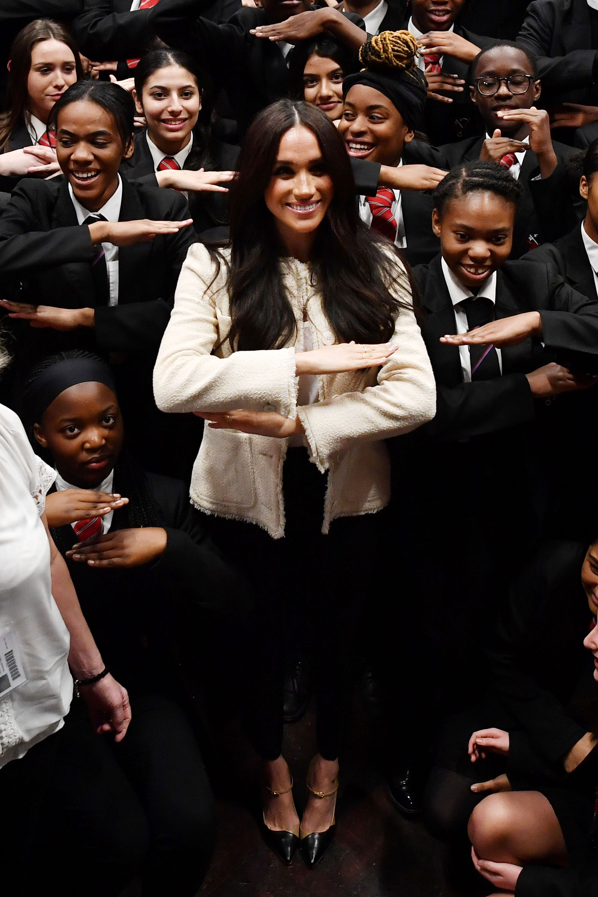 O significado do gesto de Meghan Markle ao falar sobre equidade de gênero