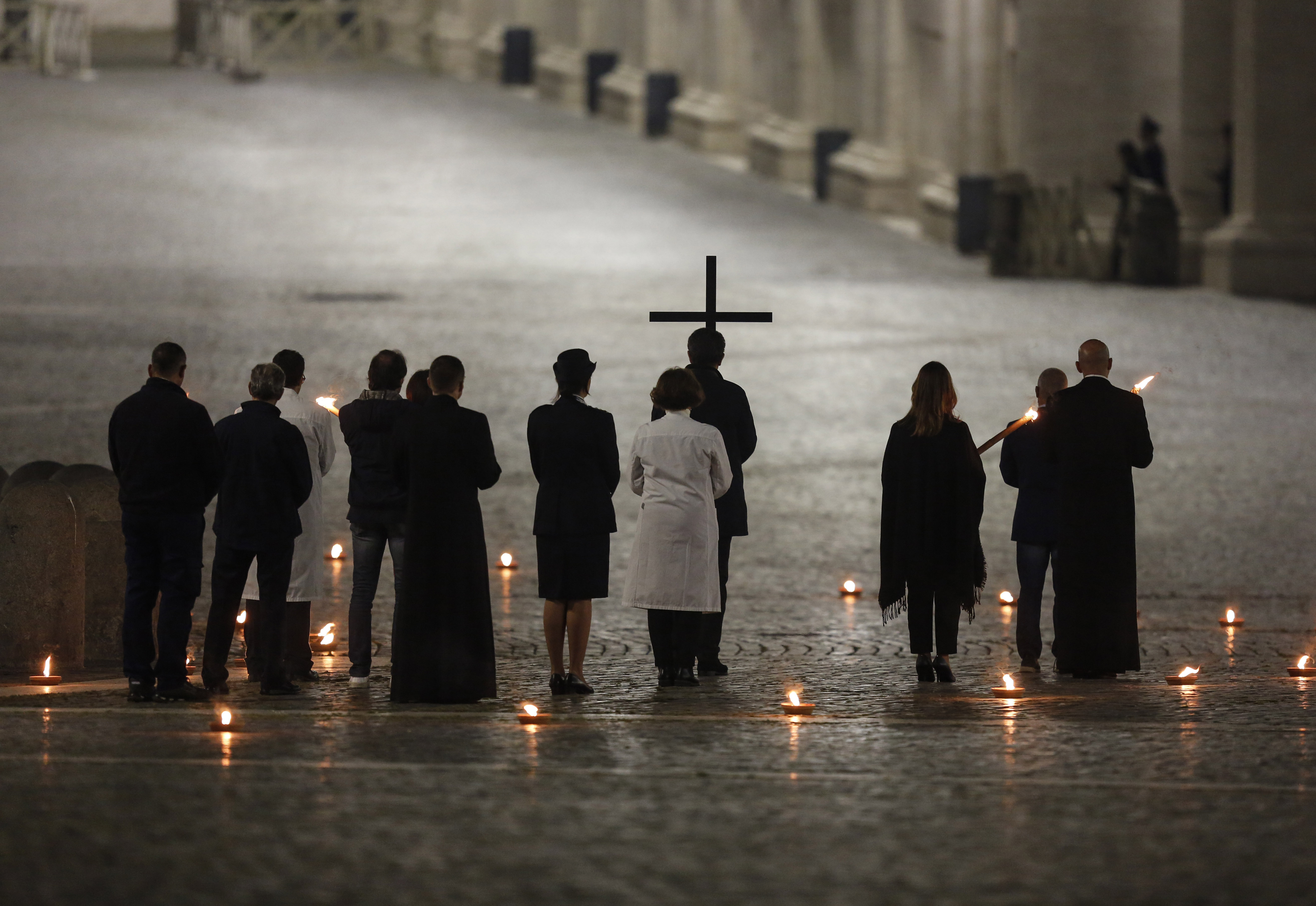 Profissionais da saúde acompanham Papa Francisco na Via Crucis