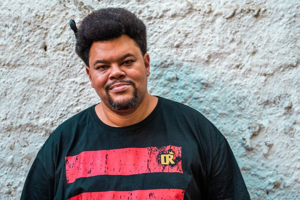 Babu Santana estreia seu canal no YouTube neste domingo (17)