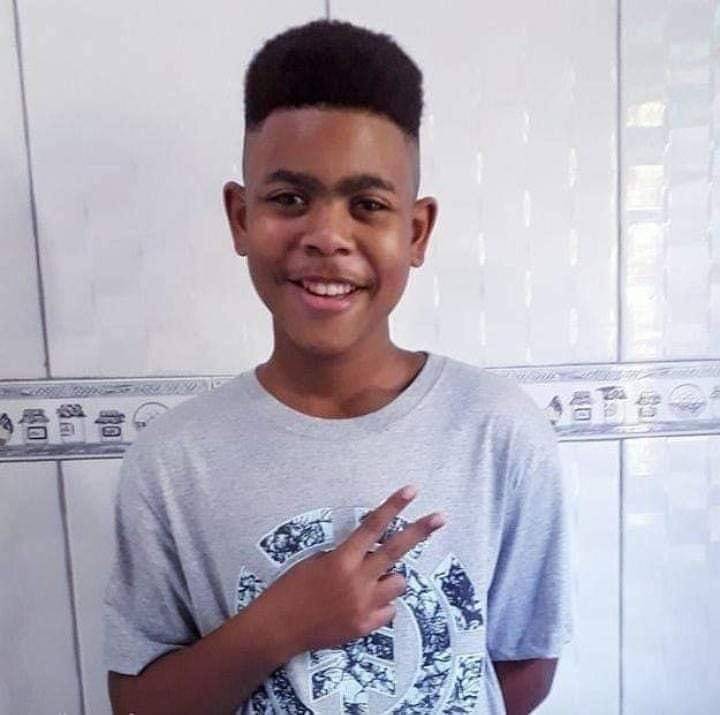 Menino de 14 anos é morto em uma operação da polícia no Rio